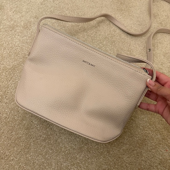 NWOT Sam Vegan Crossbody - Picture 7 of 10